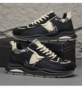 รองเท้ากีฬาผู้ชายดีไซน์ล่าสุด ระบายอากาศได้ดี แฟชั่นฤดูร้อน พื้นหนานุ่ม สไตล์ลำลอง เดินสบาย เหมาะกับกิจกรรมกลางแจ้ง - Product Image 2