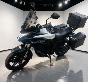Motocicleta Usada de Gasolina de 300cc con Inyección Electrónica de Combustible y Sistema de Refrigeración por Agua - Product Image 2