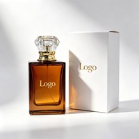 Flacon de parfum en verre carré de luxe pour femmes, personnalisable, disponible en 30 ml, 50 ml, 100 ml, avec bouchon et boîte.