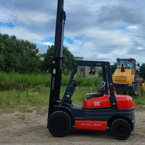 Le puissant chariot élévateur Toyota de 3 tonnes vous propulse vers la domination industrielle. - Product Image 6