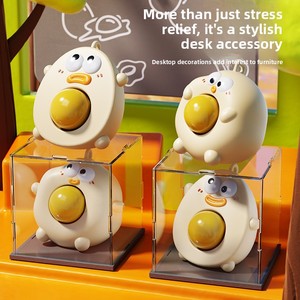 Jouet anti-stress en vinyle en forme de pingouin pour enfants (3-6 ans) – Mignon et amusant, à bulles à presser, cadeau amusant pour faire des bulles - Product Image 3