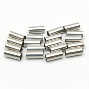 Axe en acier inoxydable Rongda, finition oxyde noir, tournage CNC pour pièces de précision. - Product Image 3