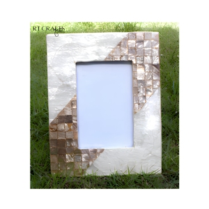 Cadre photo élégant en coquille de capiz rectangulaire vertical avec support en bois/MDF, artisanal et écologique, pour décoration de table - Product Image 4