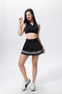 Completo Sportivo 2 Pezzi: Top Corto con Colletto e Gonna Plissettata a Vita Alta, Senza Maniche, Nero Tinta Unita, per Yoga e Tennis - Product Image 2