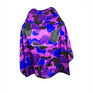 Capas de Barbero de Poliéster Cómodas y Personalizadas al por Mayor con Diseños Únicos para Peluquería Profesional - Product Image 3