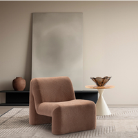Fauteuil pivotant de luxe européen moderne en tissu durable et bois de chêne pour hall, salon, hôtels, appartements, villas, centres commerciaux, ateliers, entrepôts
