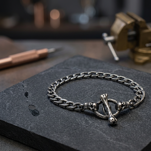 Bracelet tendance gothique pour motard avec fermoir tête de mort, en acier inoxydable 316L, chaîne gourmette noire, résistant au ternissement, étanche, style vintage pour homme - Product Image 1