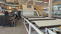 Ligne de production de feuilles, plaques et films en PP, PE, TPO, EVA, PVC, TPU, TPE de 0,5 à 3,5 mm avec contrôle PLC, extrudeuses et calandreuse