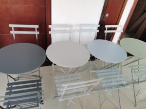 Juego <span class=keywords><strong>de</strong></span> mesa plegable <span class=keywords><strong>de</strong></span> metal estilo bistró <span class=keywords><strong>de</strong></span> 3 piezas moderno, alta capacidad, ligero, para jardín, parque, muebles <span class=keywords><strong>de</strong></span> hierro para exteriores - Product Image 3