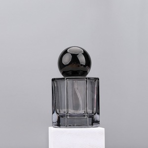 ขวดน้ำหอมแบบพกพาขนาด 30 มล. แบบเติมได้ ขวดแก้วแบบฉีดพ่น ฝาเกลียว ดีไซน์หรูหรา - Product Image 3