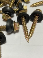Vis à bois à tête hexagonale, zinc jaune, avec rondelle EPDM, queue à coupe tranchante pour une installation rapide