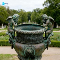 Pot de fleurs en bronze antique personnalisé, statue d'ange romain, pot de fleurs en métal bronze pour la décoration de villas et de complexes hôteliers