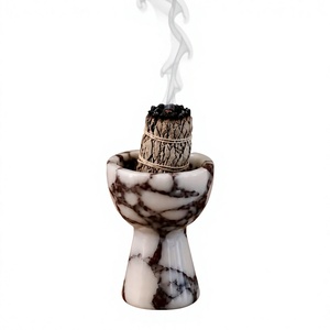 Brûleur d'encens en marbre avec bouquet de sauge pour fumigation, utilisation thérapeutique en aromathérapie, support en pierre toutes saisons - Product Image 1