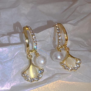 Pendientes de Piedra Ojo de Gato de Lujo Sansheng Youxing con Diamantes, Pendientes de Hoja de Ginkgo Versátiles y Elegantes - Product Image 5