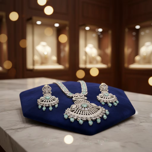 Conjunto de Collar Clásico Chapado en Plata con Circonita Cúbica: Collar y Pendientes de Estilo Indio, Joyería de Moda para Mujer - Product Image 1