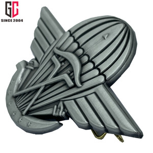 Insignia de Metal con esmalte suave de fábrica, insignia roja de concientización sobre el SIDA y el virus, servicio de ayuda, <span class=keywords><strong>12</strong></span> años de experiencia - Product Image 4