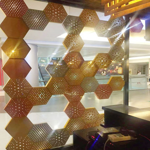 Láminas <span class=keywords><strong>de</strong></span> aluminio perforadas poligonales para decoración <span class=keywords><strong>de</strong></span> cafeterías, paneles <span class=keywords><strong>de</strong></span> techo <span class=keywords><strong>de</strong></span> aluminio poroso personalizados. - Product Image 4
