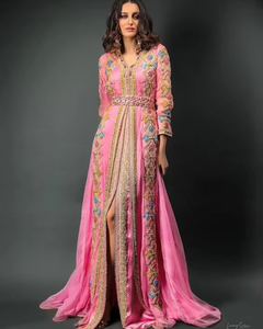 Impresionante y Elegante Vestido Abierto con Abertura Frontal |   Vestido de Fiesta/Boda Largo Hasta el Suelo Adornado con Cuentas de Vidrio y Piedras - Product Image 5