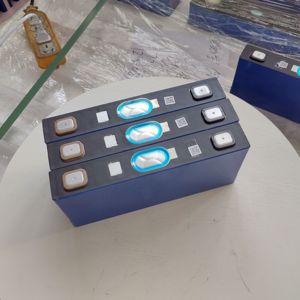 Yeni Stok Songye LiFePO4 Katı Hal Prizmatik Pil <span class=keywords><strong>3</strong></span>.2V 314Ah 6000 Döngü Mavi <span class=keywords><strong>3</strong></span> Yıl Garantili Güneş Enerjisi Depolaması İçin Tasarlandı - Product Image 5