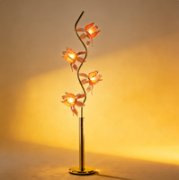 Lampe sur pied LED Lotus moderne la plus vendue avec base E26, abat-jour en verre rose, design floral en fer forgé, lumière sur pied à intensité variable