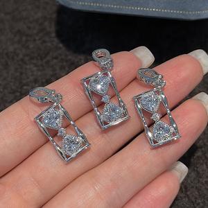 Pendentif en argent pur S925 en forme de sablier avec un style antique, vintage, mode, luxe léger, style rétro simple, incrusté de zircon - Product Image 2