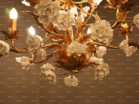Lampe suspendue de style français de luxe en laiton coulé avec feuille d'or, élégante décoration florale en céramique blanche, 360°
