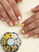 Nouvelle Arrivée Breloques Abeille en Résine Personnalisées à Marque Privée Strass Chrysanthème Accessoires pour Ongles à Presser Décoration Manucure