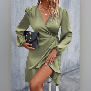 เดรสผ้าซาตินคอวีรัดเอวแฟชั่นสำหรับผู้หญิง - Product Image 2