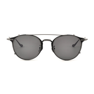Óculos de Sol com Design Suíço em Titânio Puro, Novo Design, Clipe Magnético Forte e Moderno, com Clipe para Armações Grandes Esculpidas - Product Image 6