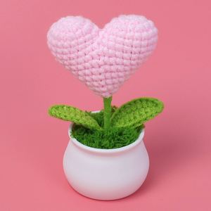 Maceta de Flores Artificiales Hechas a Mano con Corazón de Ganchillo para Halloween, Graduación, Día del Padre y Otras Ocasiones - Product Image 3