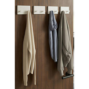 Crochets muraux adhésifs modernes, lot de 4, capacité de 10 à 14 lb, installation facile, organisateur pour salle de bain et cuisine, design minimaliste, ruban adhésif sans trace - Product Image 6