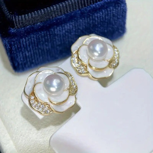 Orecchini a Perno con Fiore di Rosa per Donne, Design con Bordo Perlato, Eleganti e Femminili, Accessori per Orecchie da Indossare Quotidianamente - Product Image 3