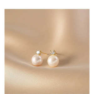 Pendientes de Perlas de Agua Dulce Naturales WENCHI, Diseño Simple y Elegante para Uso Diario - Product Image 1