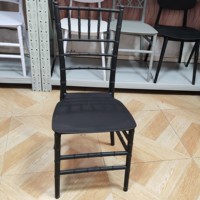 Foshan Usine Vendre Le Moins Cher Prix Chaise Chivari En Plastique PP Noir