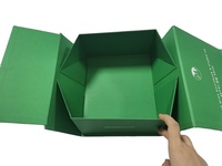 Boîte à vêtements pliable de luxe personnalisée avec fermeture magnétique, emballage pour t-shirts, gaufrage, revêtement UV, recyclable, certifiée verte