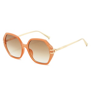 Occhiali <span class=keywords><strong>da</strong></span> Sole Designer Ultimo Modello 2026 di Tendenza per Esterni e Street Style, Protezione UV400, Montatura Completa, Lenti Sfumate Poligonali - Product Image 5