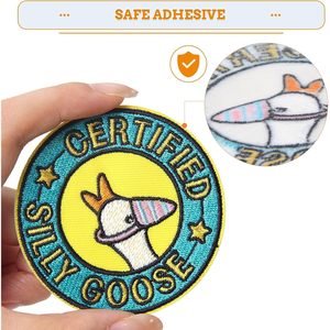 ได้รับการรับรองเหล็กห่านโง่บนแพทช์กลมที่มีสีสันปักลายสำหรับกระเป๋า - Product Image 5