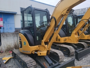 Miniexcavadora Usada Compacta Komatsu PC35MR 3T |   Excavadora Ligera Fabricada en Japón para Trabajos de Servicios Públicos - Product Image 3