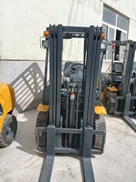 Chariot élévateur Komatsu de 3 tonnes, anti-basculement et antidérapant, protection de sécurité, fabriqué avec soin, réputé dans le monde entier, performances équilibrées