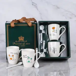 Lage Prijs Oem Patroon Ondersteuning 2 Stk/set Keramische Mok Koffie Met Lepel Set Gift Box Voor Paar Familie Gebruik