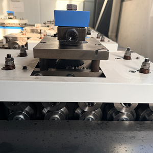 Macchina Piegatrice Automatica ad Alta Velocità per Condotti HVAC Quadrati 26ga, Strumento Pittsburgh Lockformer per Giunzioni Metalliche - Product Image 4
