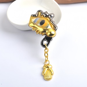 Broche de Luxo Banhado a Ouro com Olho Solar Artístico, Distintivo de Lapela de Metal Exagerado com Olho Grego para Mulheres, Joia de Moda - Product Image 1