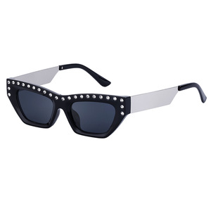 Nuevas gafas de sol de moda con forma de ojo de gato y diamantes de imitación para mujer, montura de PC UV400, gafas de sol de clase 2 ZS 98067 - Product Image 1