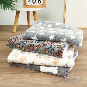 TongMao Fabrik Maßgefertigte Haustier-Flanelldecke Vier Jahreszeiten Warme Coral-Fleece Pfoten-Druck Katzen- und Hundedecke Haustierprodukte Großhandel - Product Image 3