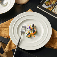 Vaisselle en céramique en gros directement de l'usine : Ensemble de bols et assiettes en porcelaine blanche minimaliste, style crémeux, compatible micro-ondes