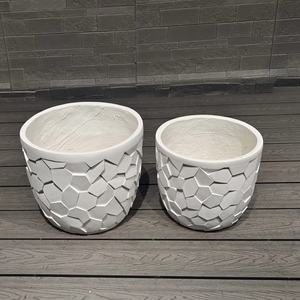 กระถางต้นไม้ไฟเบอร์กลาสคุณภาพสูง น้ำหนักเบา ดีไซน์ทันสมัย ลายตาข่าย ขนาดใหญ่ สำหรับปลูกต้นไม้ในร่ม/กลางแจ้ง พร้อมระบบระบายน้ำ - Product Image 1