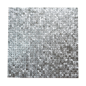 Mosaico Metálico Cúbico de Aluminio 3D Gravitacional Plateado de Fábrica Foshan para Decoración del Hogar y Revestimiento de Cocina - Product Image 1