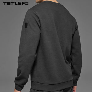 Sweat-shirt ras du cou texturé personnalisé pour homme, teinture à faible impact, mélange de coton recyclé, patch sur le bras gauche pour une performance optimale en superposition - Product Image 4
