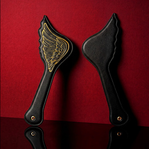 FUN SM Nouvelle pagaie en cuir pour fessées, jouet de discipline BDSM pour soumis, style Dark Fallen Angel pour 18+ - Product Image 2