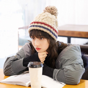 Bonnets d'hiver en tricot à <span class=keywords><strong>pompons</strong></span> épais et chauds avec doublure en peluche de haute qualité pour femmes Vente en gros - Product Image 5